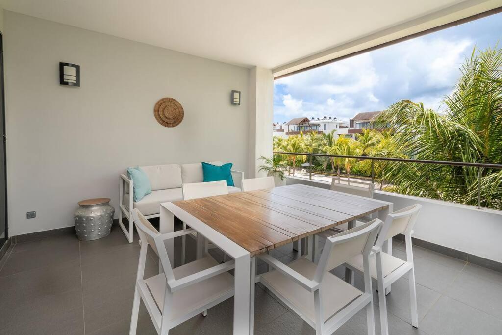 Wonderful Choisy Flat, Huge Lagoon Pool *