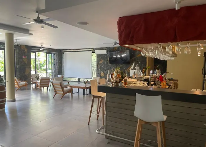 Wonderful Mont Choisy Flat, Huge Lagoon Pool