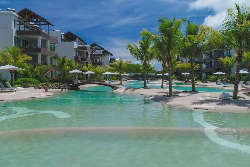 Wonderful Choisy Flat, Huge Lagoon Pool Appartement *