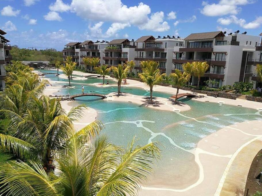 Wonderful Choisy Flat, Huge Lagoon Pool Appartement